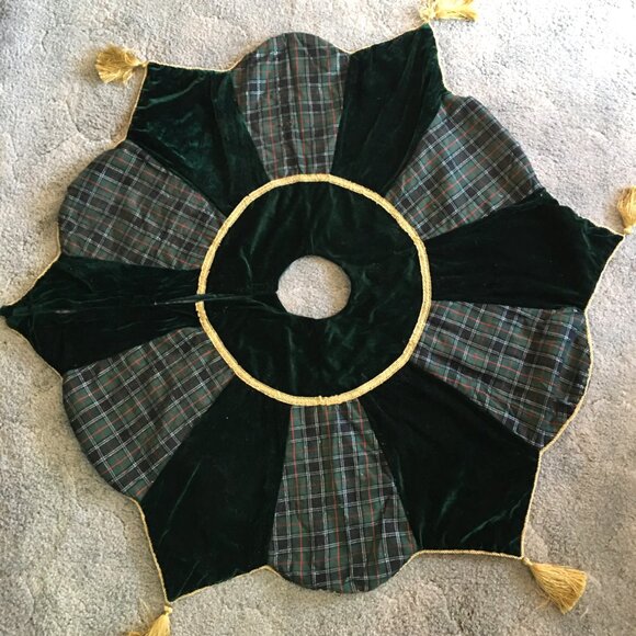 Vintage Style Velvet and Plaid Tree Shirt - Picture 1 of 3